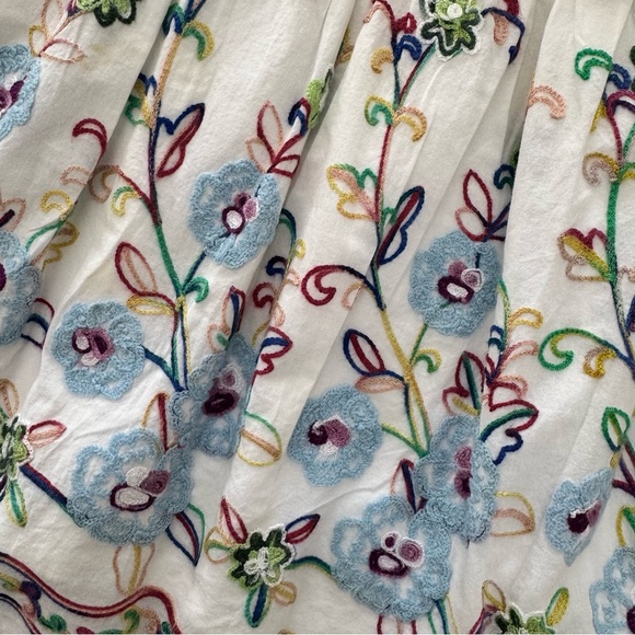 Isobella & Chloe Floral Embroidered White Dress 5 - Picture 5 of 8